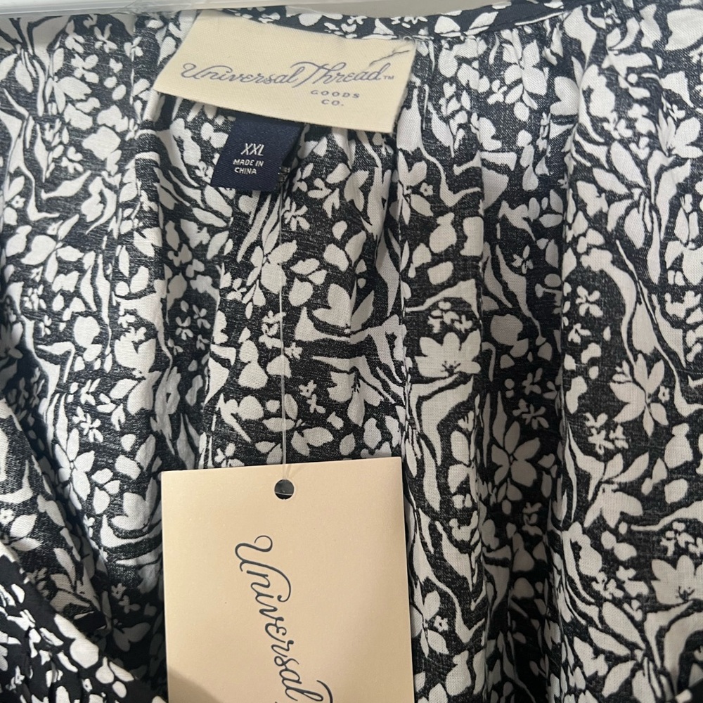 Universal Thread Black and White Floral Blouse - Picture 2 of 4